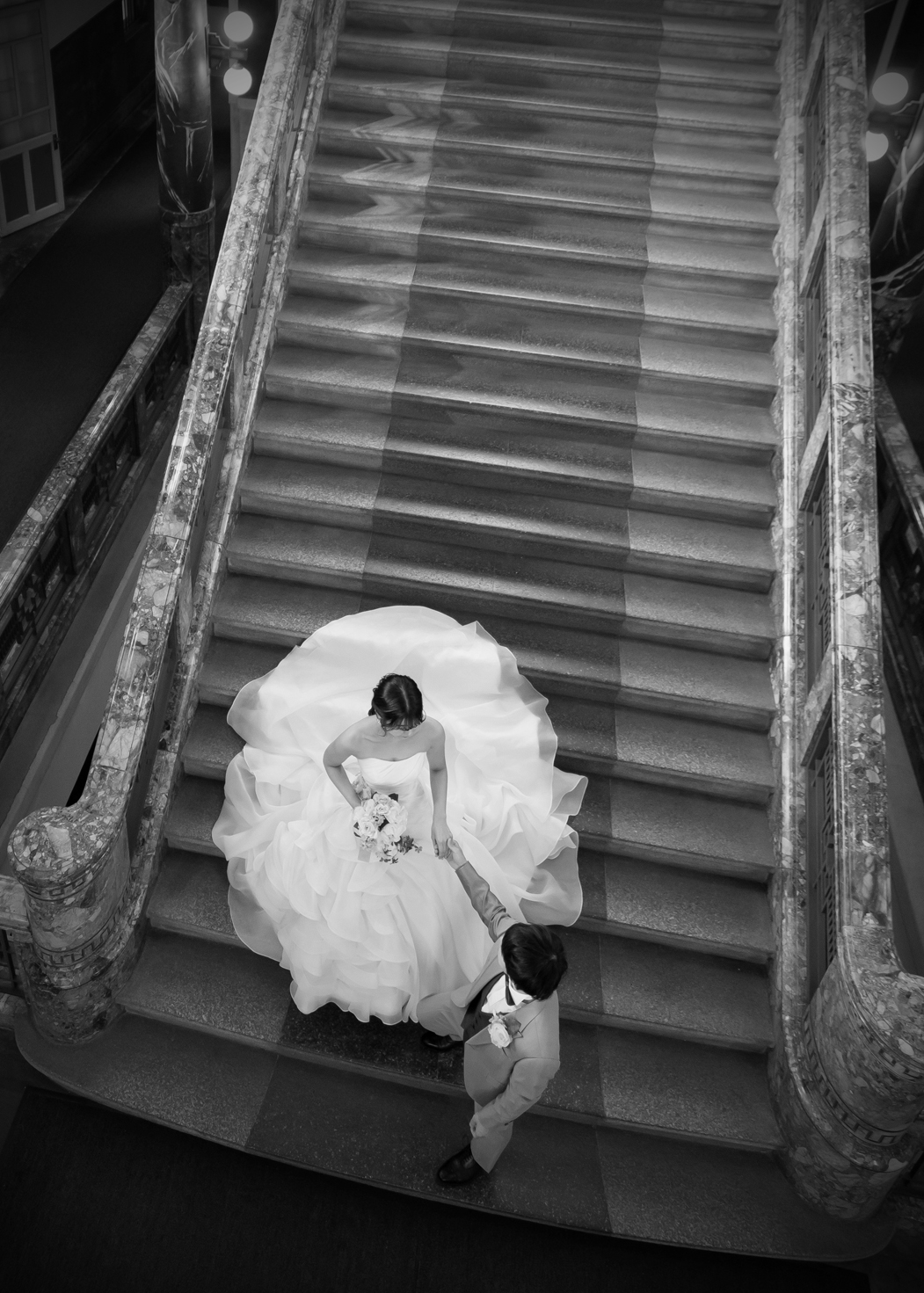 名古屋 ドレス前撮り 階段でのロケーション撮影