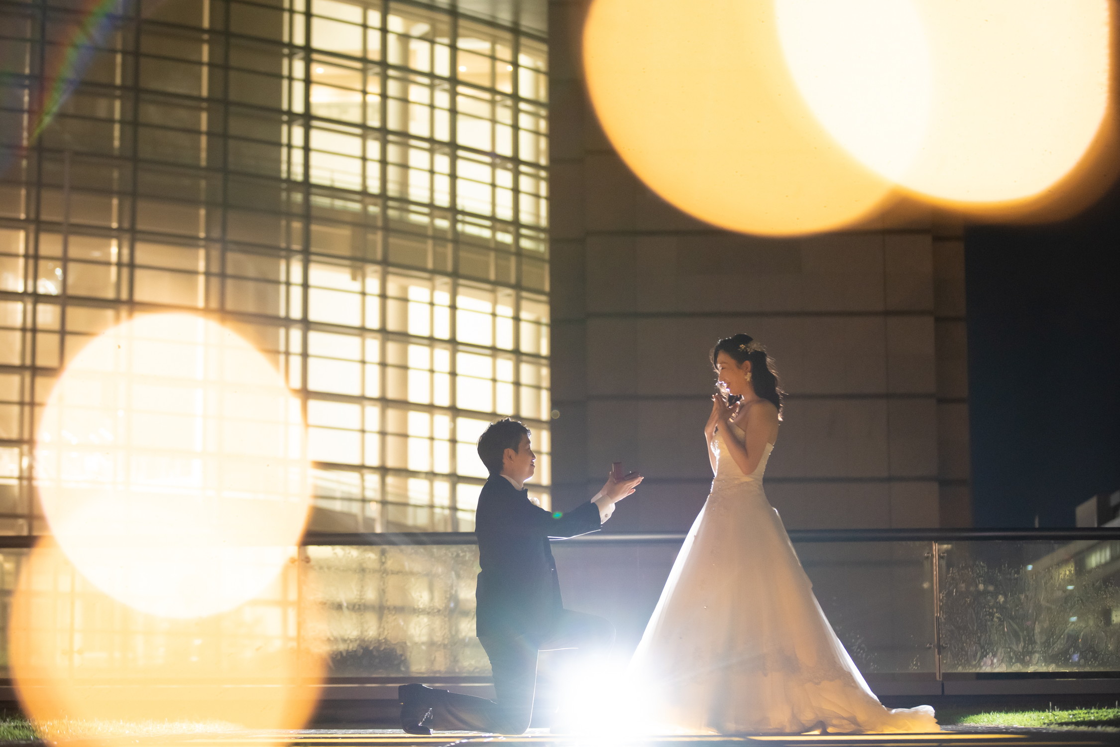 名古屋栄での街中ロケーションフォト夜景でプロポーズショット