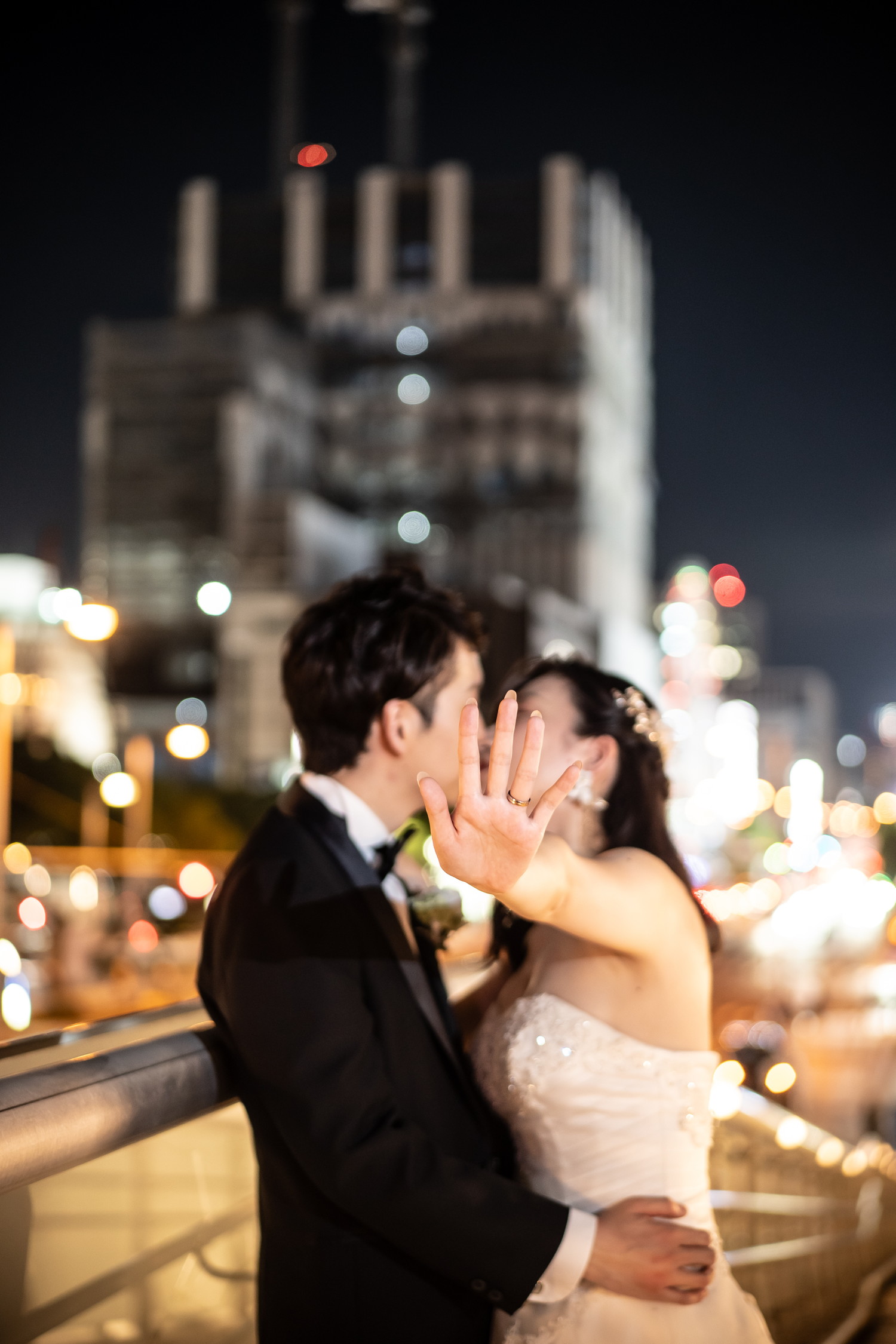 名古屋栄での街中ロケーションフォト夜景でお顔隠しショット