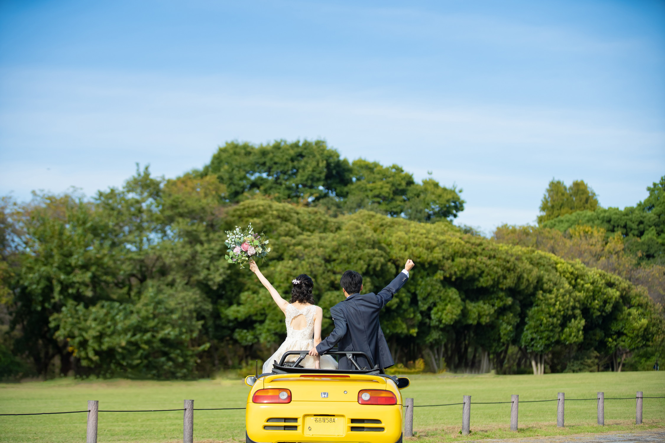 前撮りで愛車と洋装ロケーションフォトは名古屋の庄内緑地公園