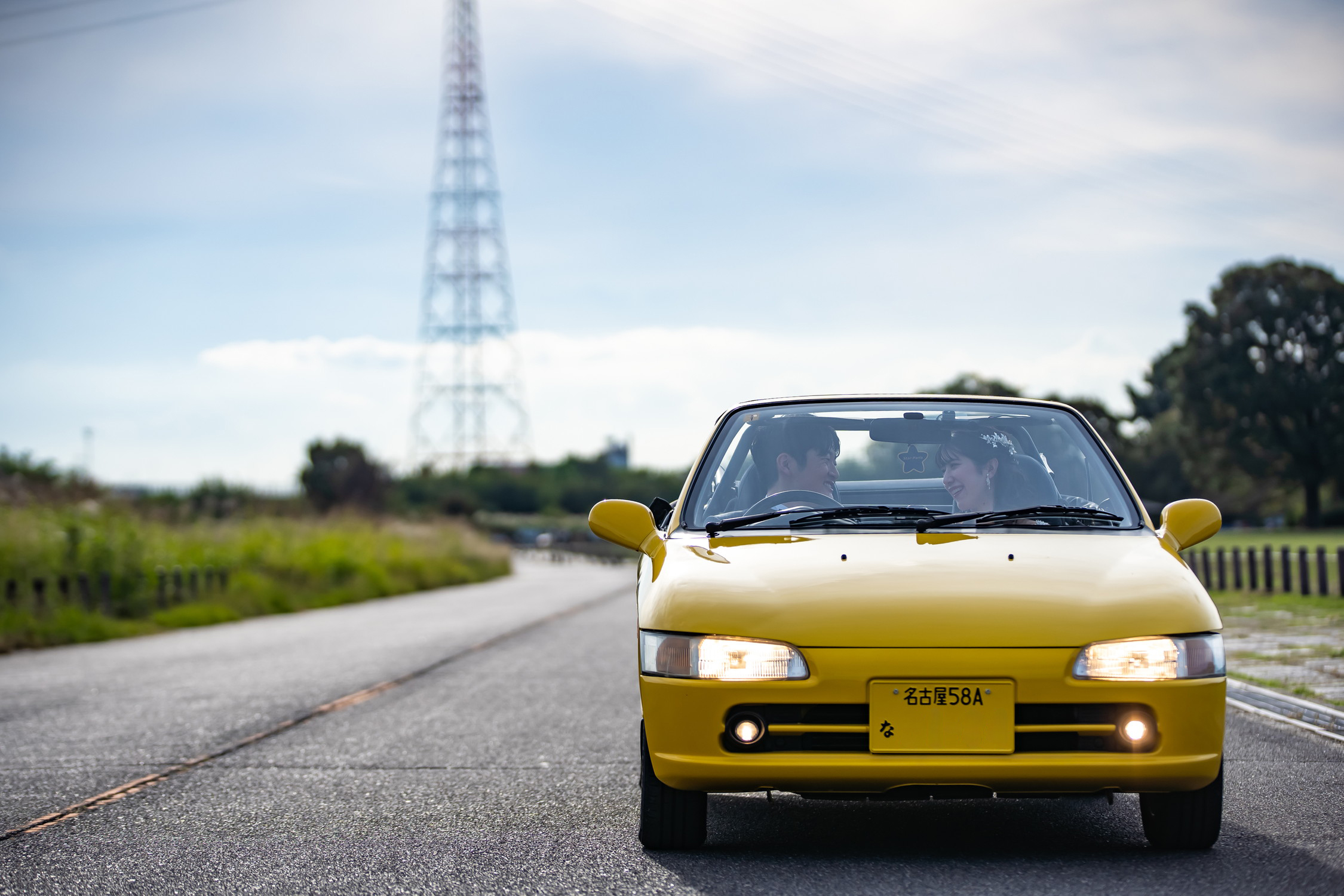前撮りで愛車と洋装ロケーションフォトは名古屋の庄内緑地公園