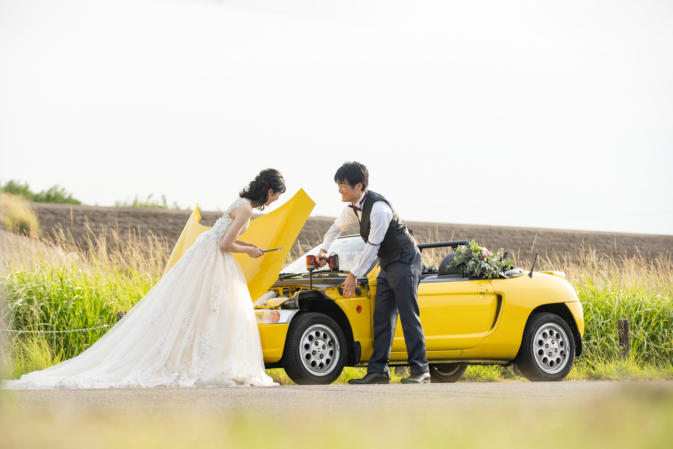 前撮りで愛車と洋装ロケーションフォトは名古屋の庄内緑地公園