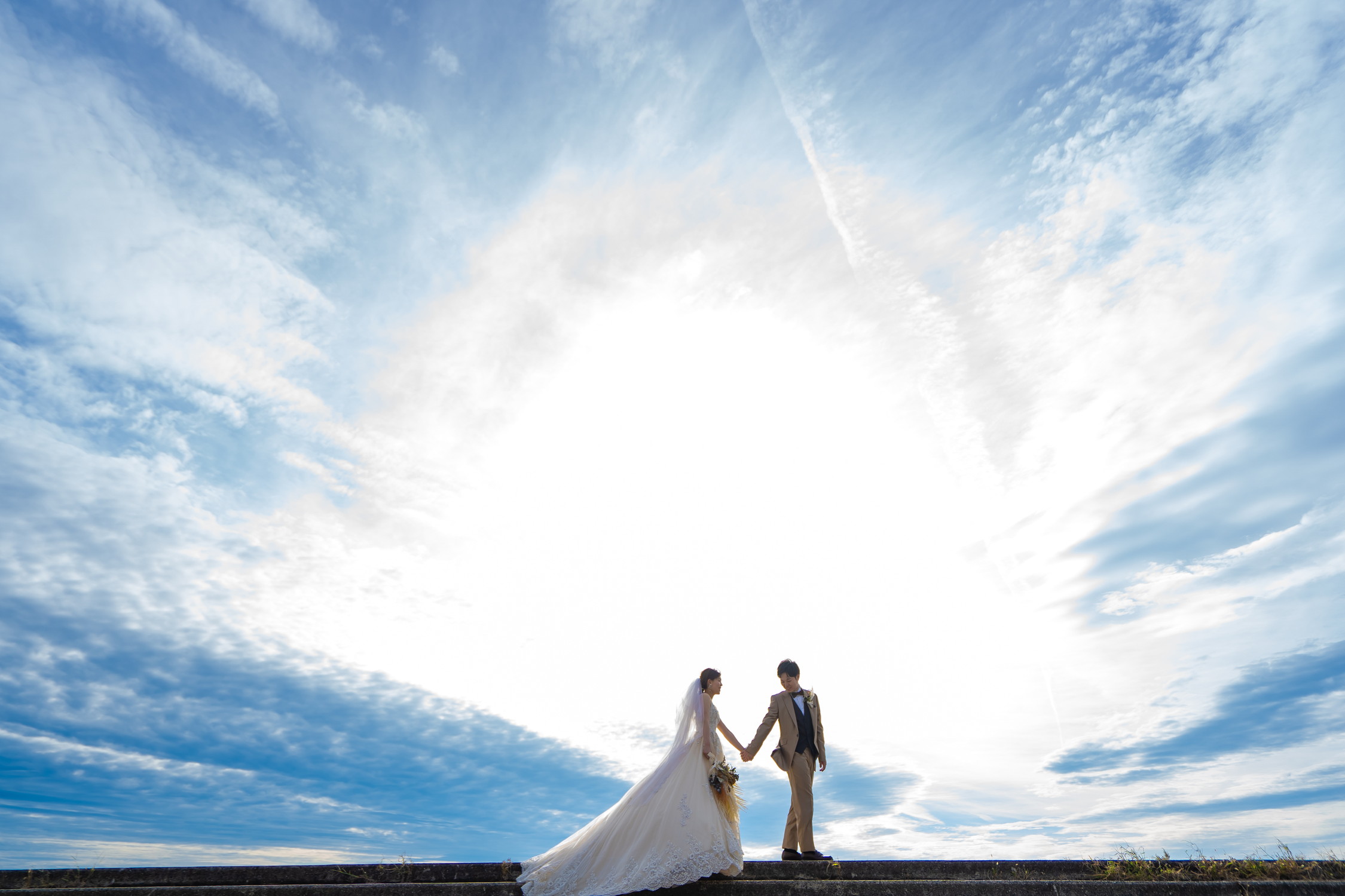 野間灯台でのロケーションフォトは青空を背景に｜名古屋サンライズデジタル
