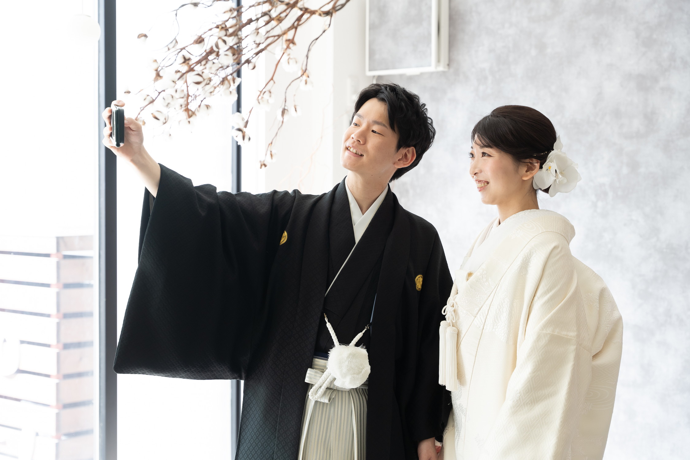 和装スタジオでの前撮りは白無垢でスマホ自撮り