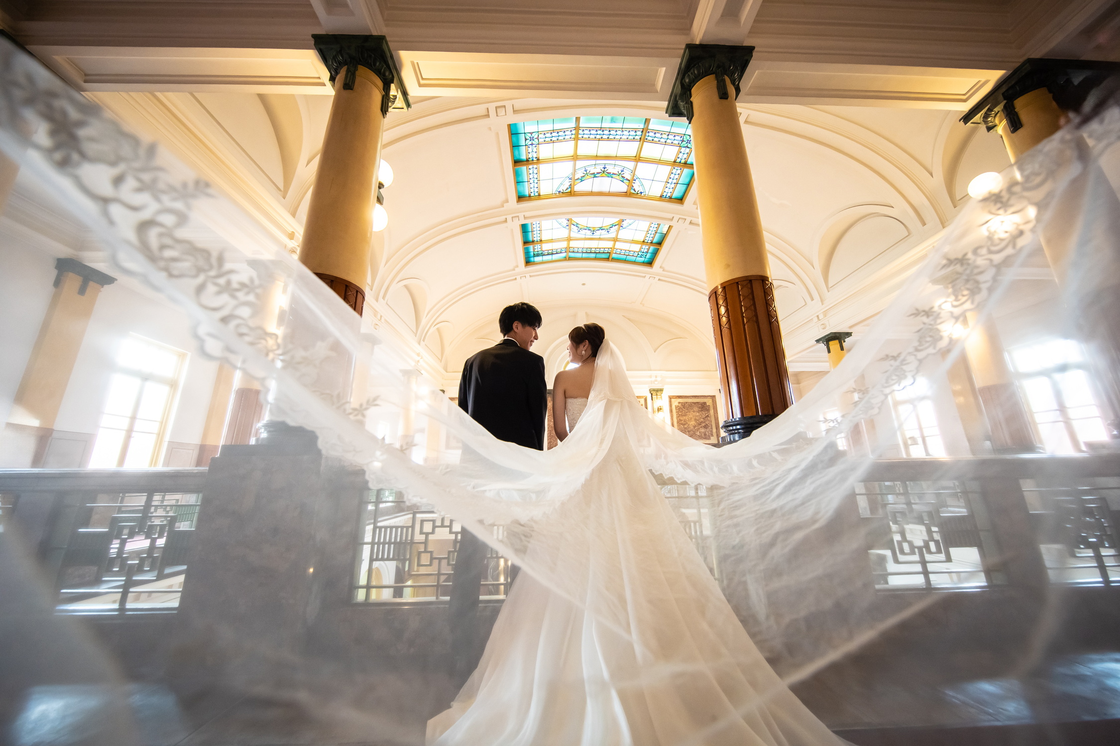 和装スタジオと市政資料館での洋装ロケーション