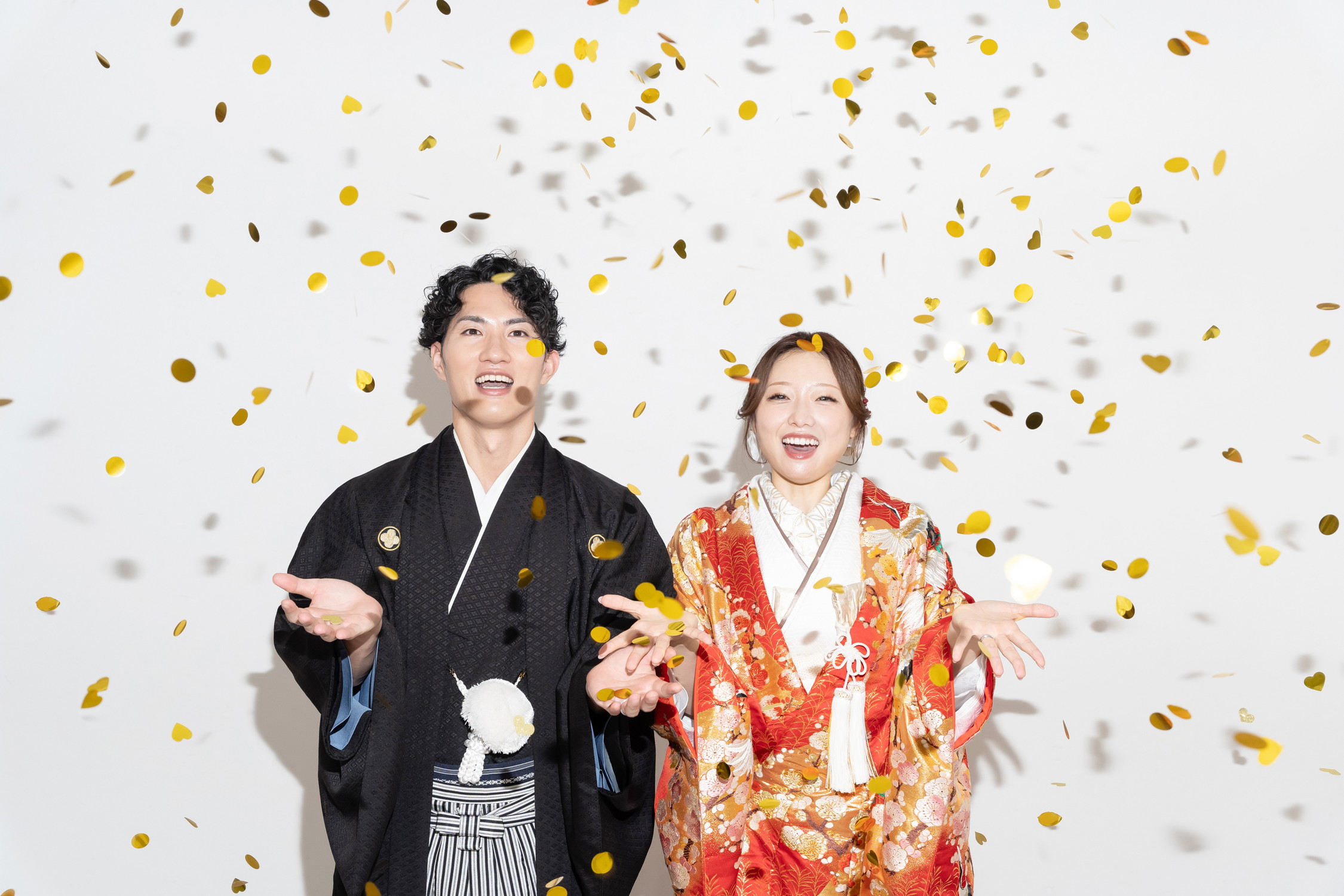 名古屋で和装前撮り色打掛でコンフェッティがきれいなフォトスタジオ